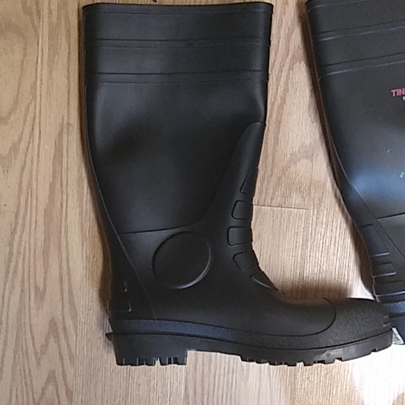 2 pair of boots - Picture 3 of 4